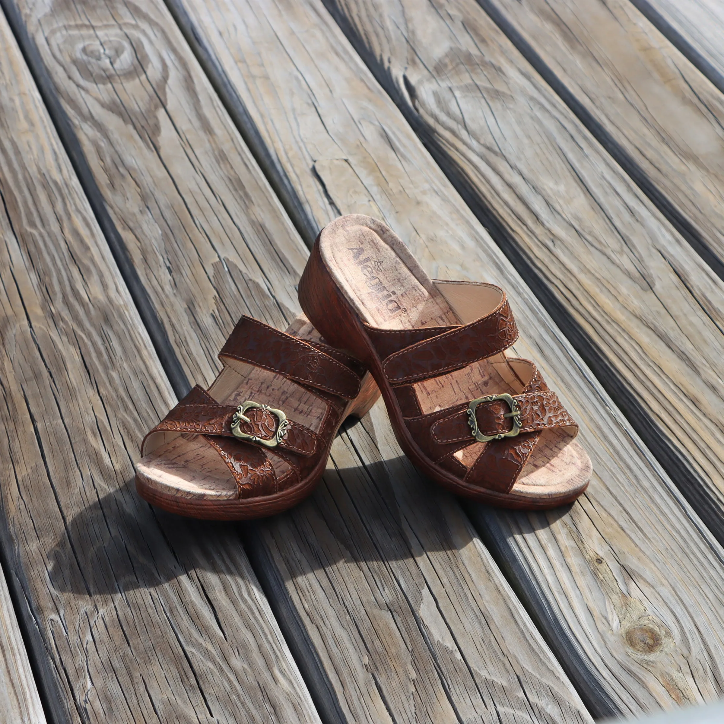 Sierra Delicut Tawny Sandal